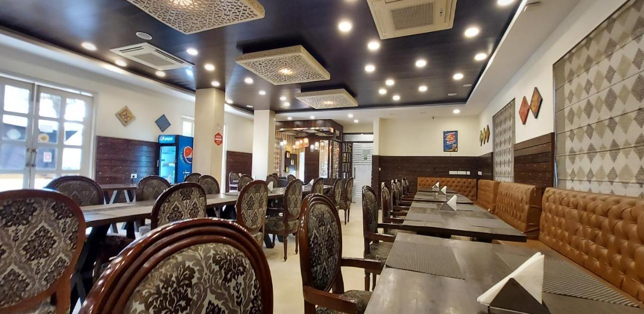 Hotel The Orion Jaipur Buitenkant foto