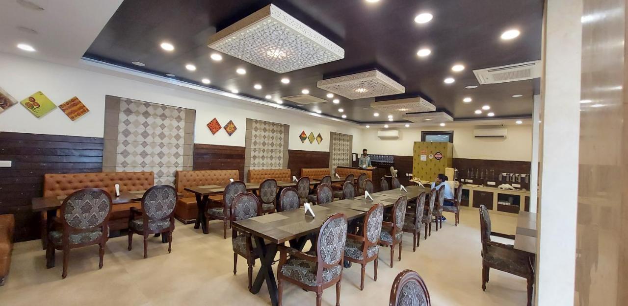 Hotel The Orion Jaipur Buitenkant foto